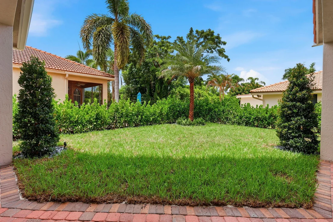 Photo of 950 Greensward Lane