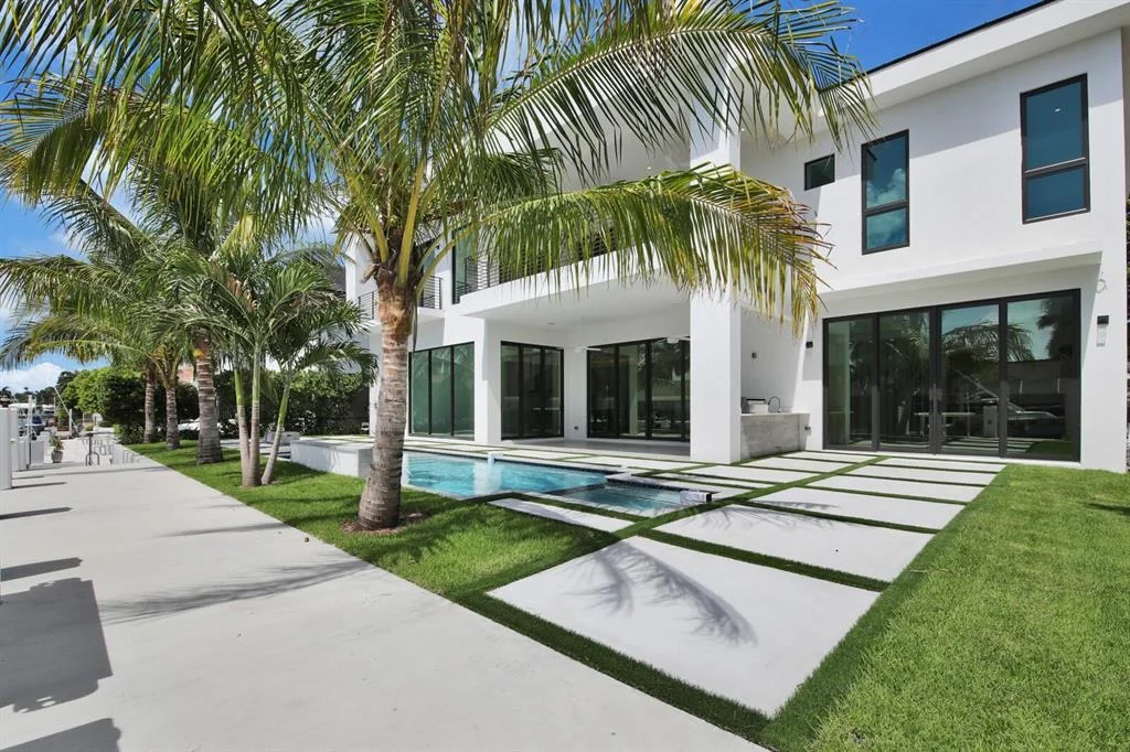 Photo of 960 Banyan Drive