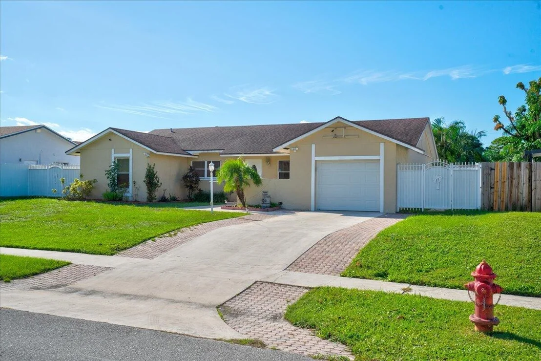 Photo of 4388 Mediterranean Road