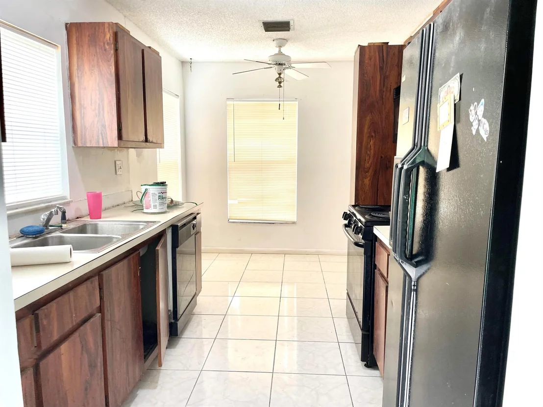 Photo of 5421 Mirror Lakes Boulevard