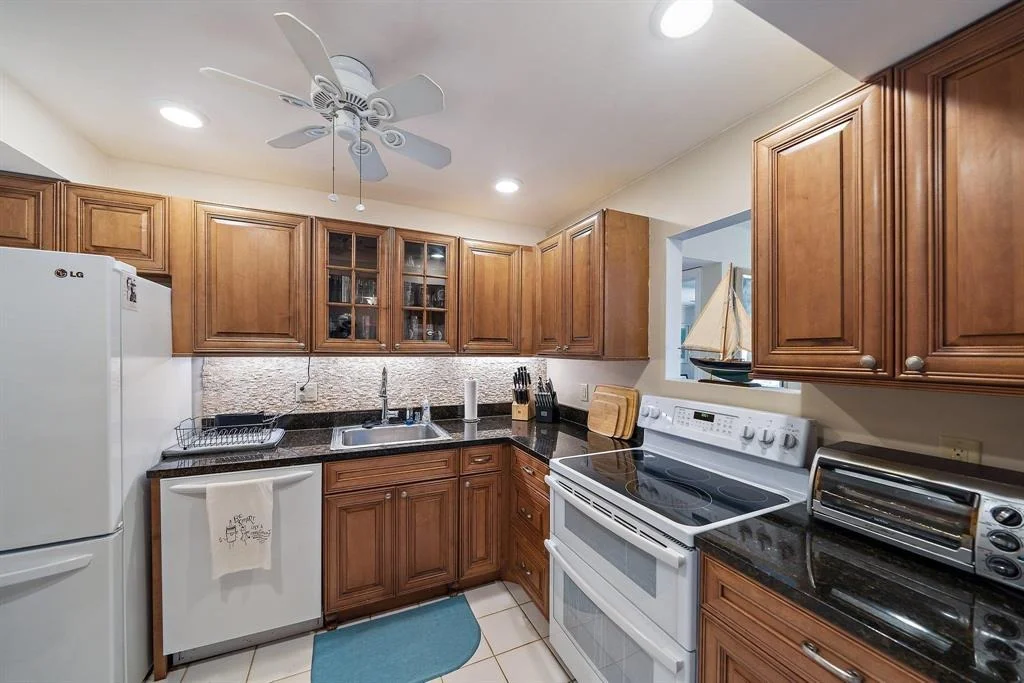 Photo of Unit 106E at 300 N Highway A1a