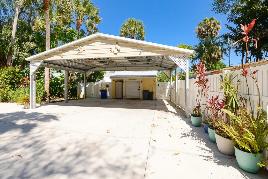 Photo of 576 SW Rustic Circle