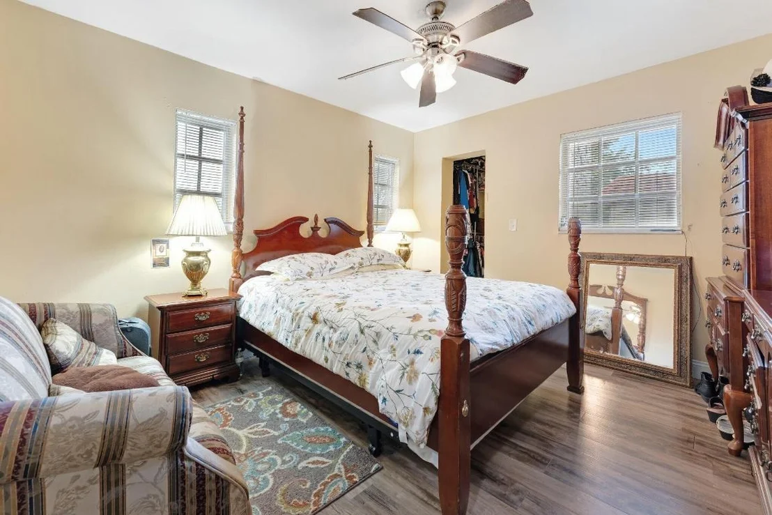 Photo of Unit D7 at 3058 Riverside Drive