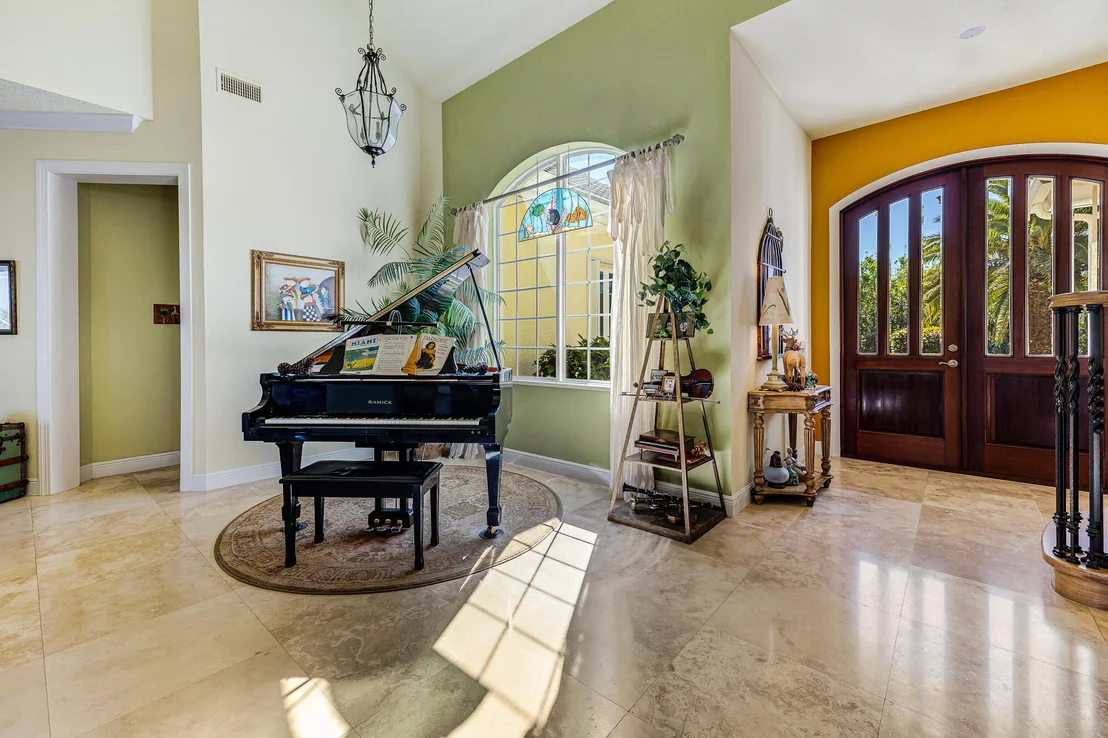 Photo of 9560 Riverside Drive