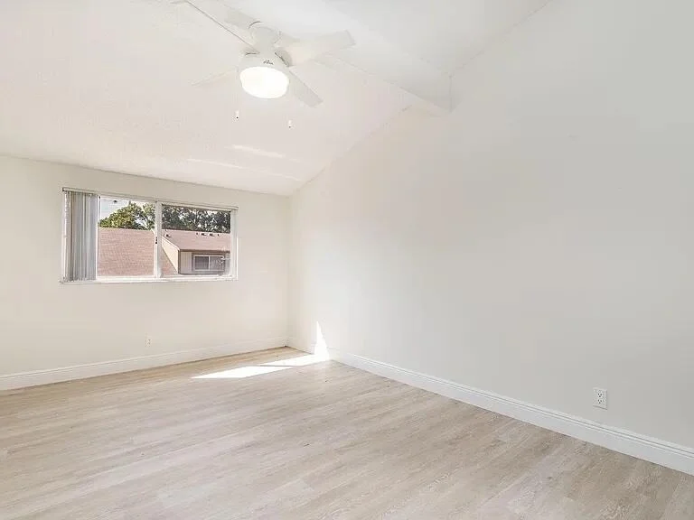 Photo of 211 Maplecrest Circle