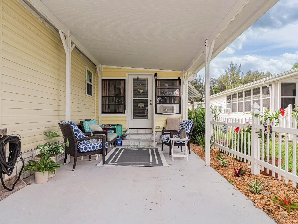 Photo of 409 Avocado Drive