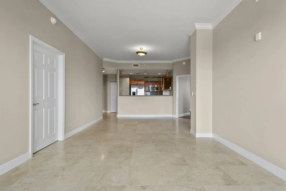 Photo of Unit 607 at 511 Lucerne Avenue