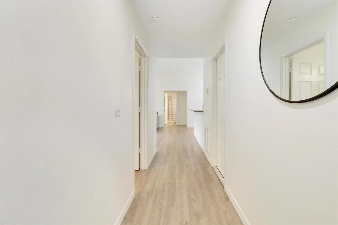 Photo of 6185 6th Place