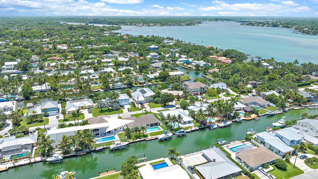 Photo of 925 Dolphin Drive