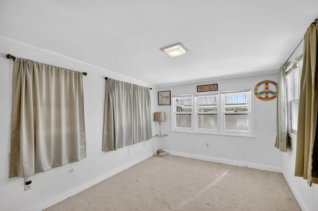 Photo of 328 Monroe Drive