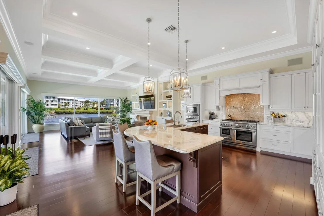 Photo of 975 Banyan Drive