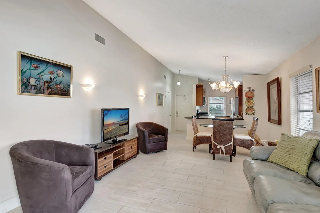 Photo of Unit C at 8081 Springtree Road