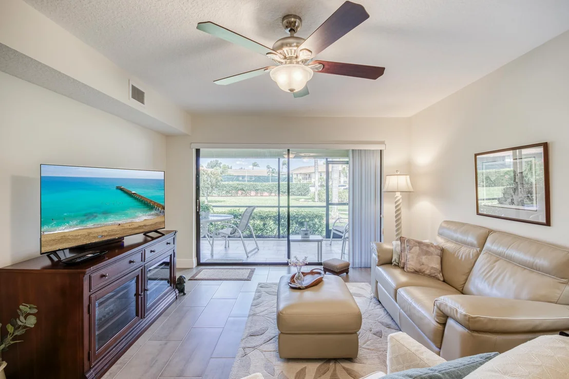Photo of Unit E at 901 Pinecrest Circle