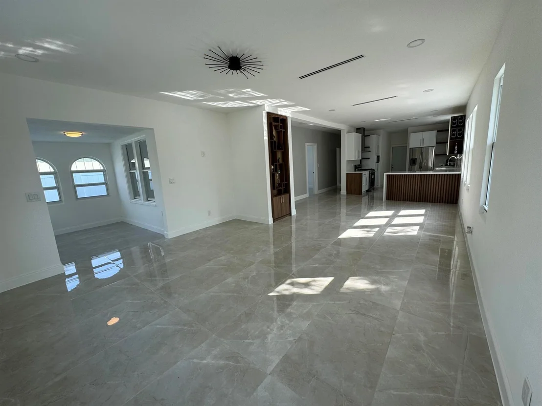 Photo of 418 Colonial Road