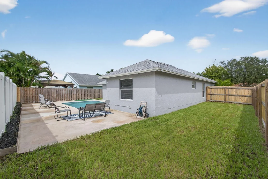 Photo of 6394 Drake Street
