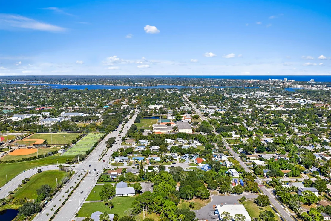 Photo of 404 Highwood Circle