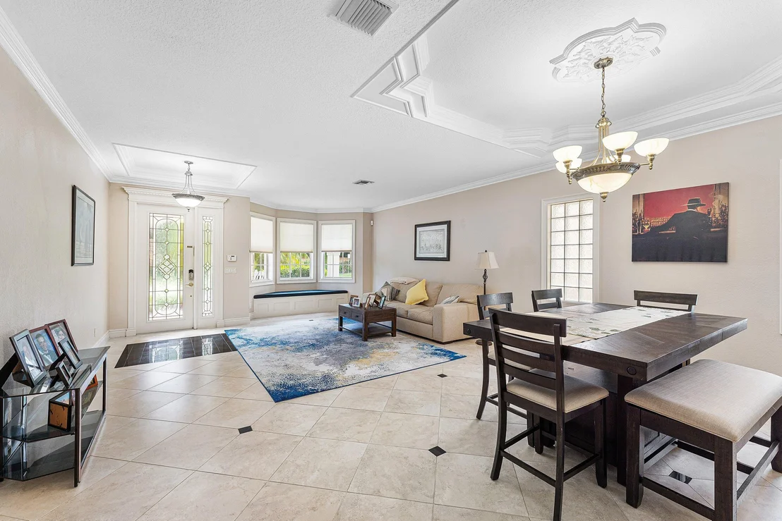 Photo of Unit 310 at 310 VENICE Boulevard