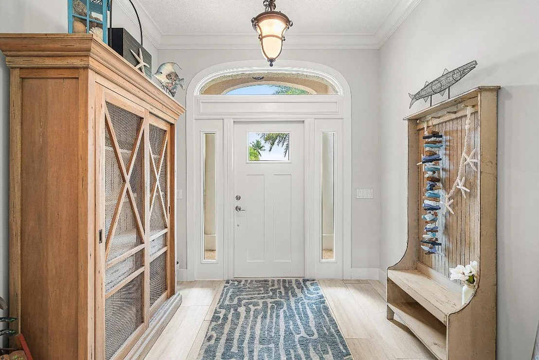 Photo of 906 Dolphin Drive