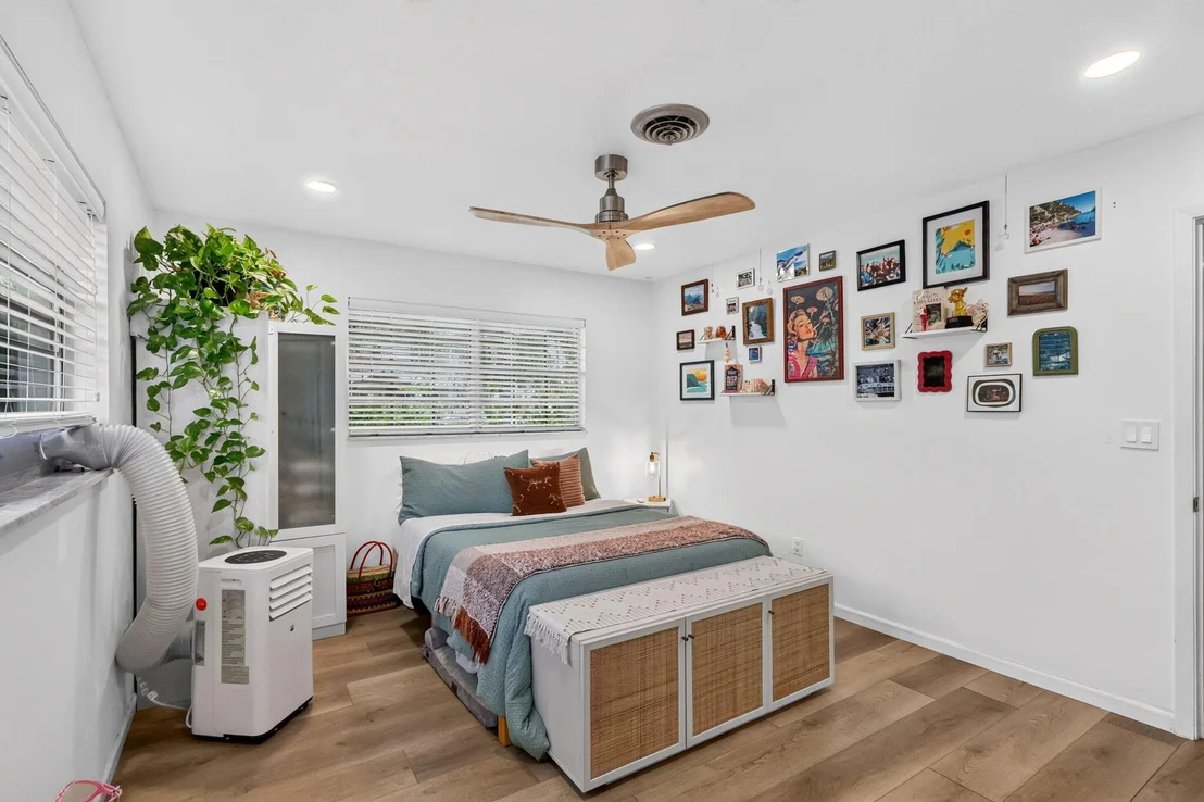 Photo of 902 SE OCEAN Avenue
