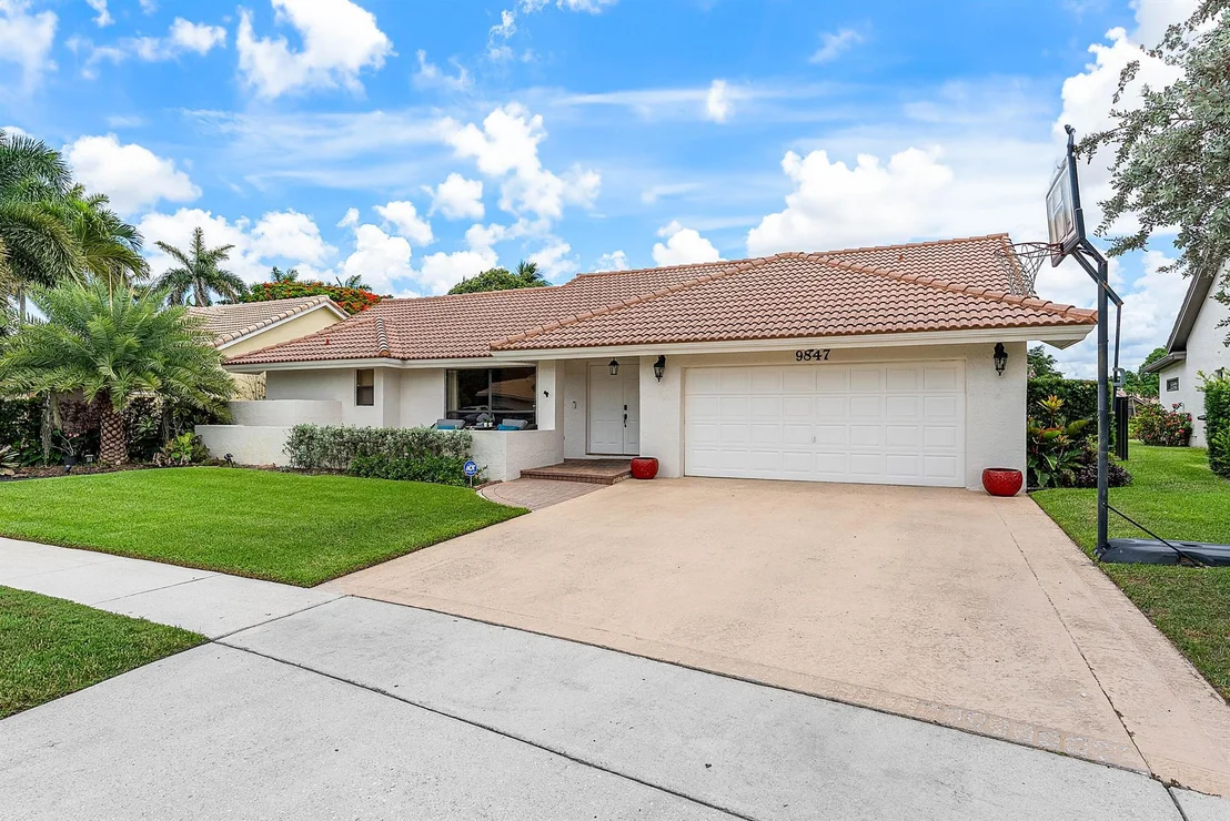Photo of 9847 Sun Pointe Drive