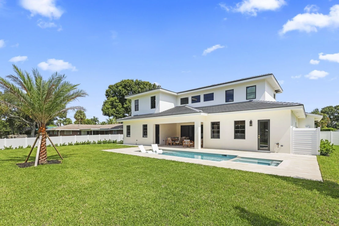 Photo of 2384 WINDSOR Road
