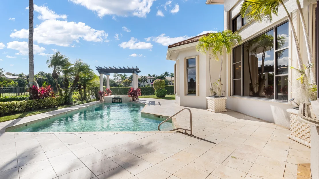 Photo of 17602 Middle Lake Drive