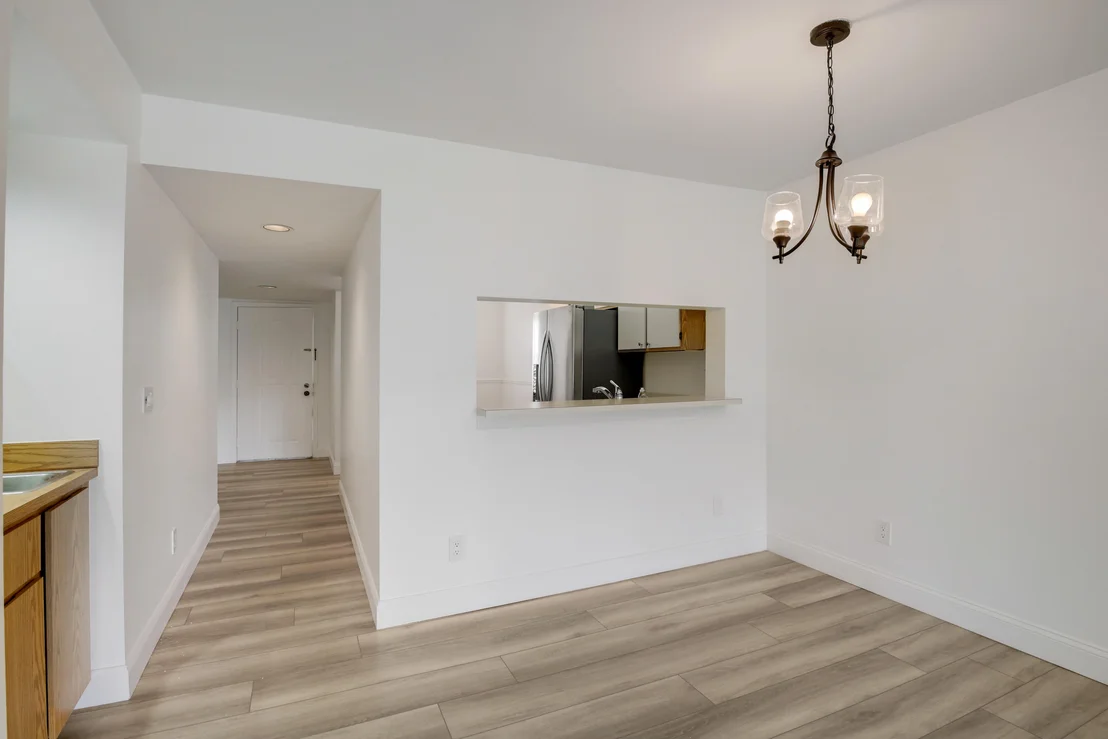 Photo of Unit F at 901 Pinecrest Circle