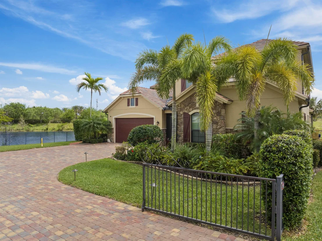 Photo of 210 Alcove Point Lane