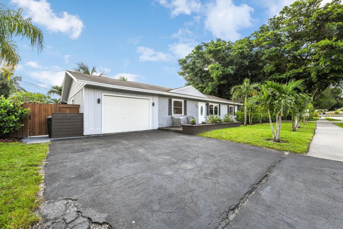 Photo of 7613 Seabreeze Drive