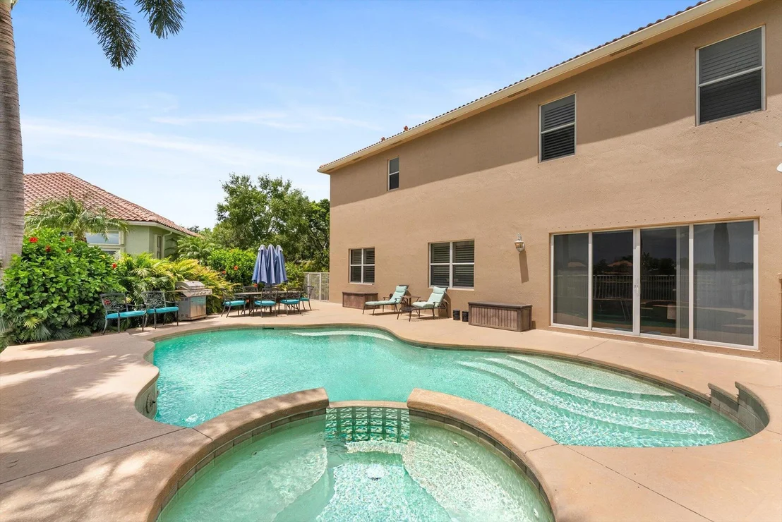 Photo of 1282 Beacon Circle