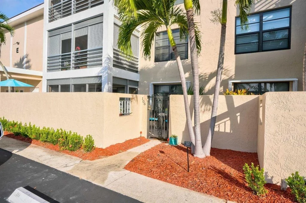 Photo of Unit 106E at 300 N Highway A1a