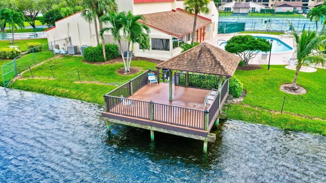 Photo of 5304 Mirror Lakes Boulevard