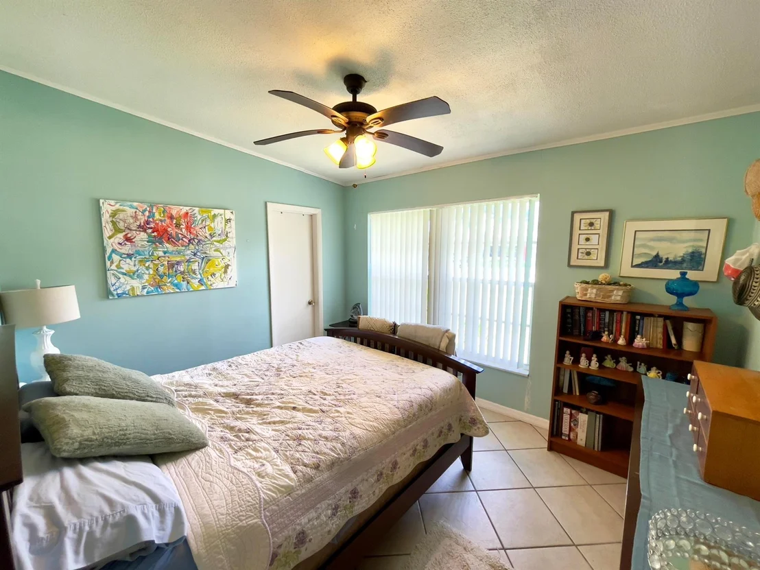 Photo of 886 Schumann Drive