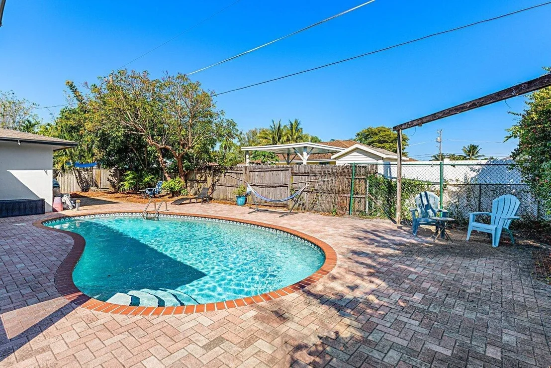 Photo of 641 West Drive