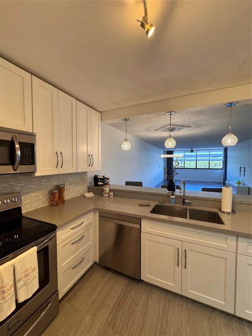 Photo of Unit 403 at 8010 Hampton Boulevard