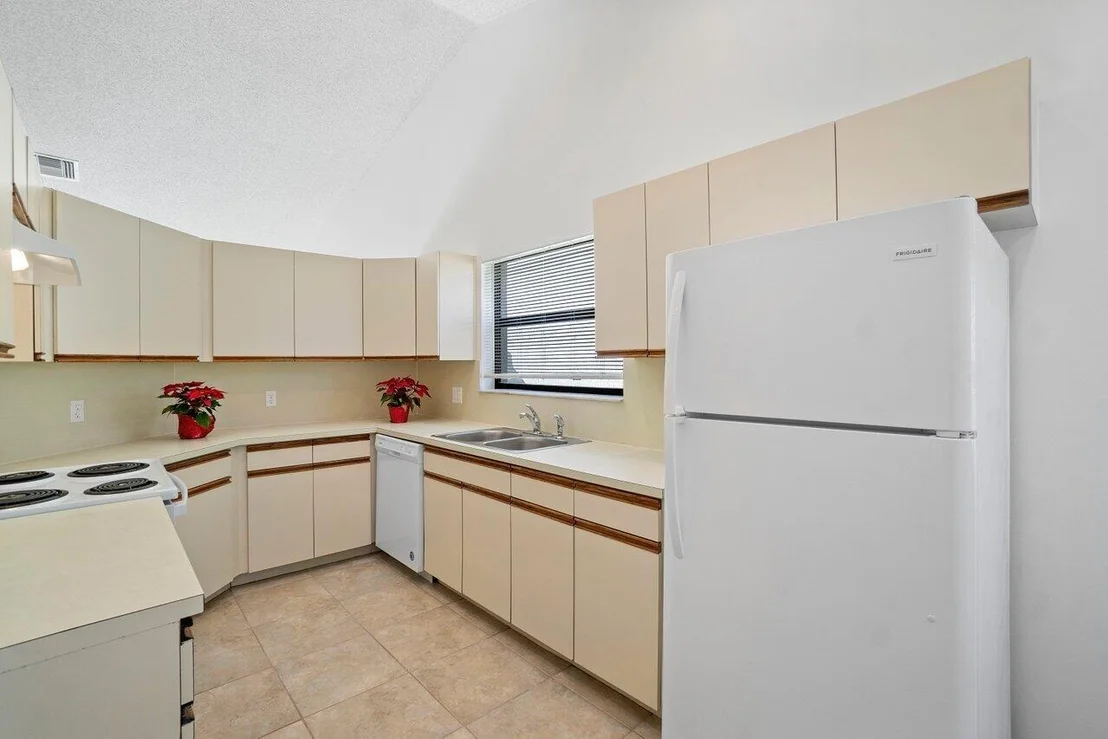 Photo of 98 Azalea Circle