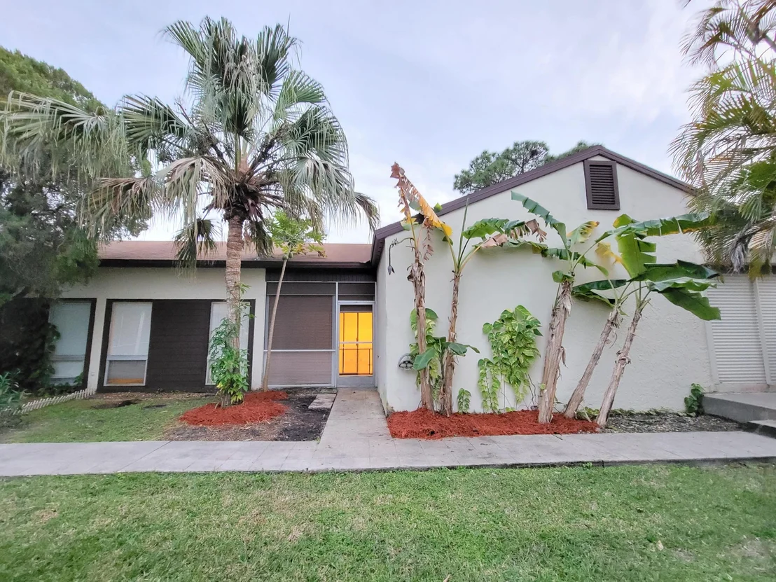 Photo of Unit 1A at 4607 SE Binnacle Way
