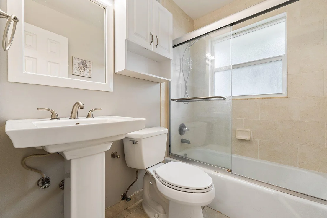 Photo of 678 Riverside Drive