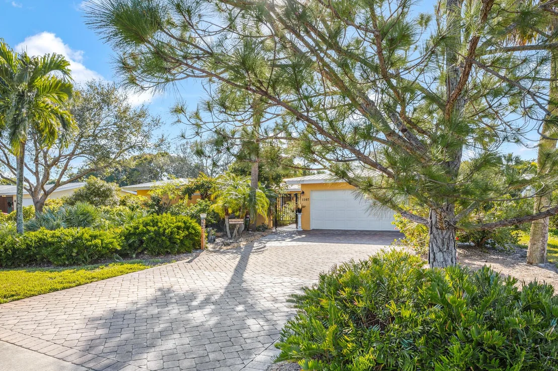 Photo of 1107 Pinetree Drive