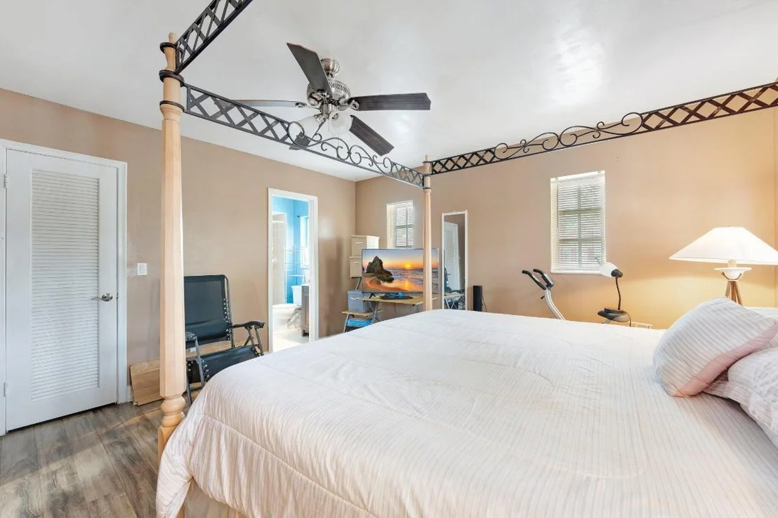 Photo of Unit D7 at 3058 Riverside Drive
