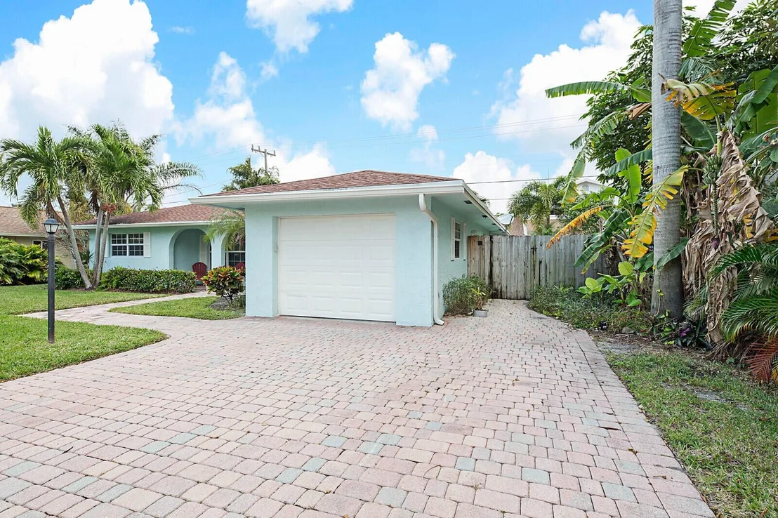 Photo of 643 Lindell Boulevard