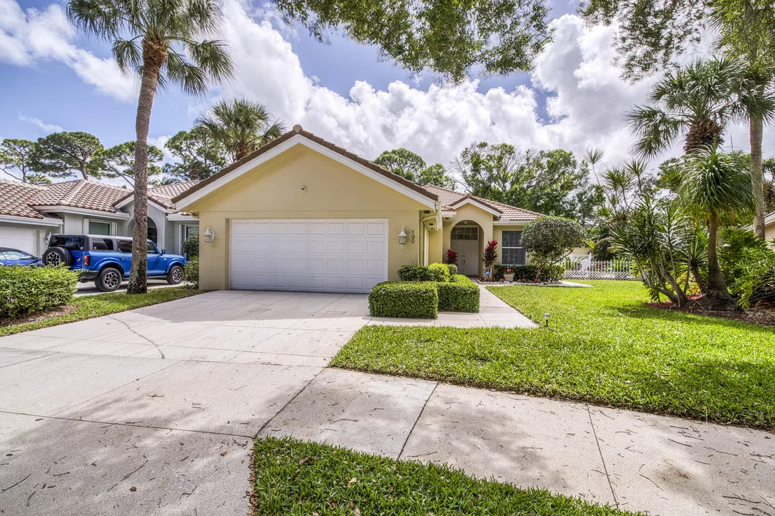 Photo of 190 S Hampton Drive