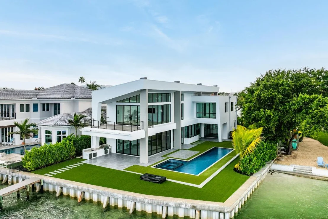 Photo of 3445 Harbor Road N