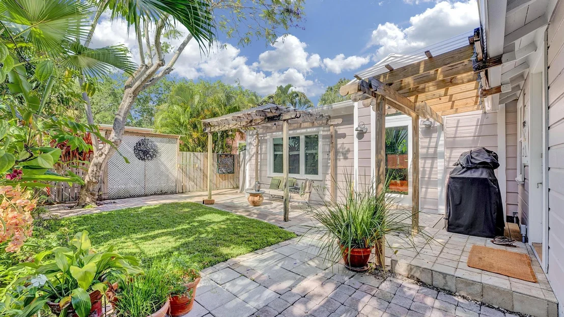 Photo of 42 Palm Square