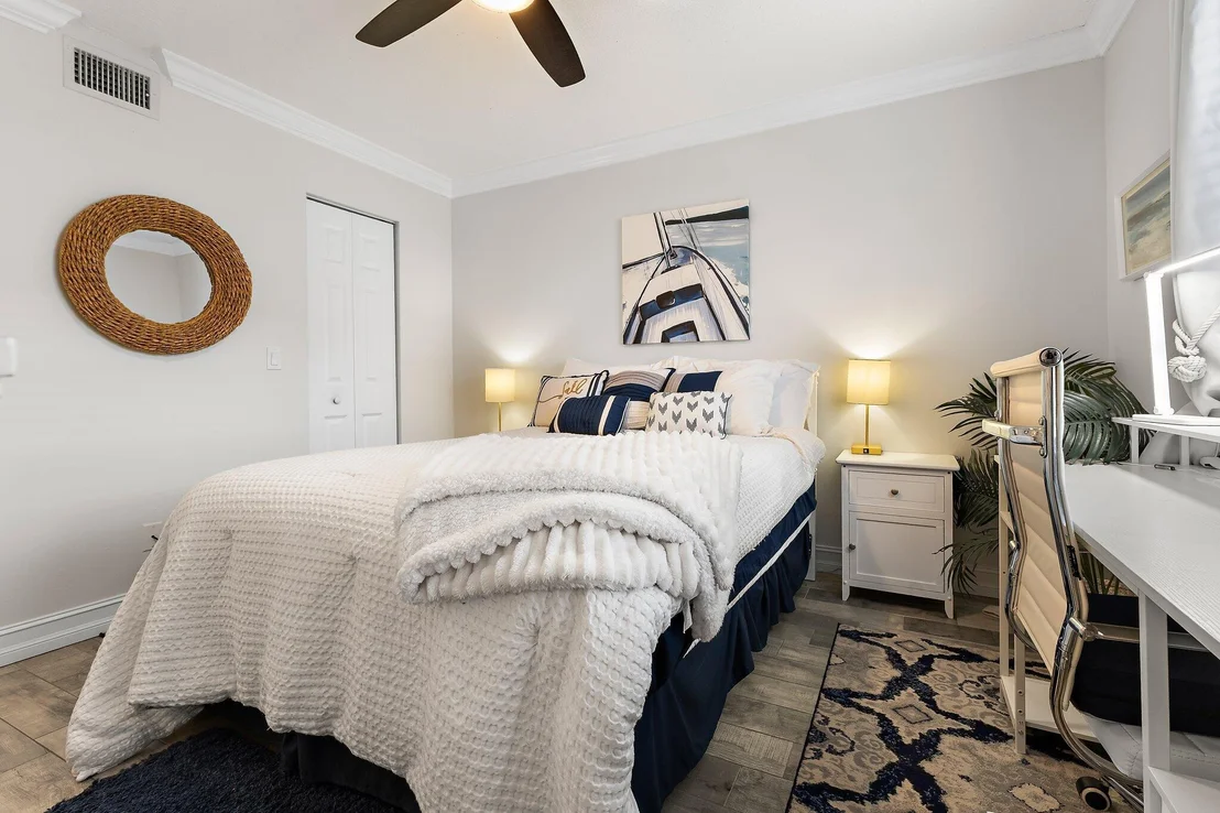 Photo of Unit B at 1201 Pinecrest Circle