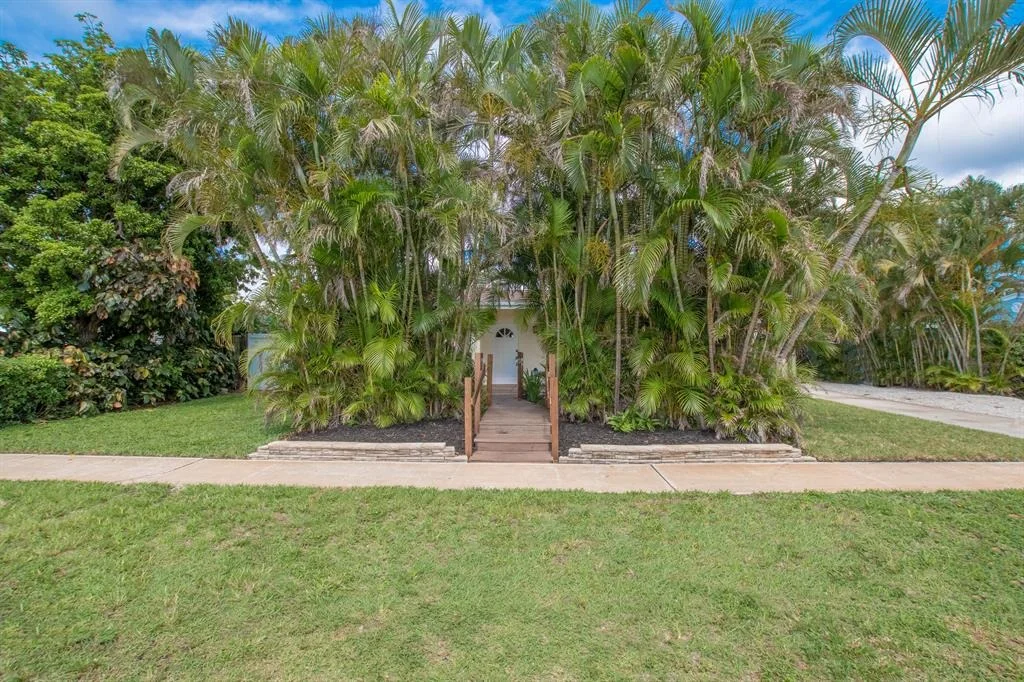 Photo of 1707 Crest Drive