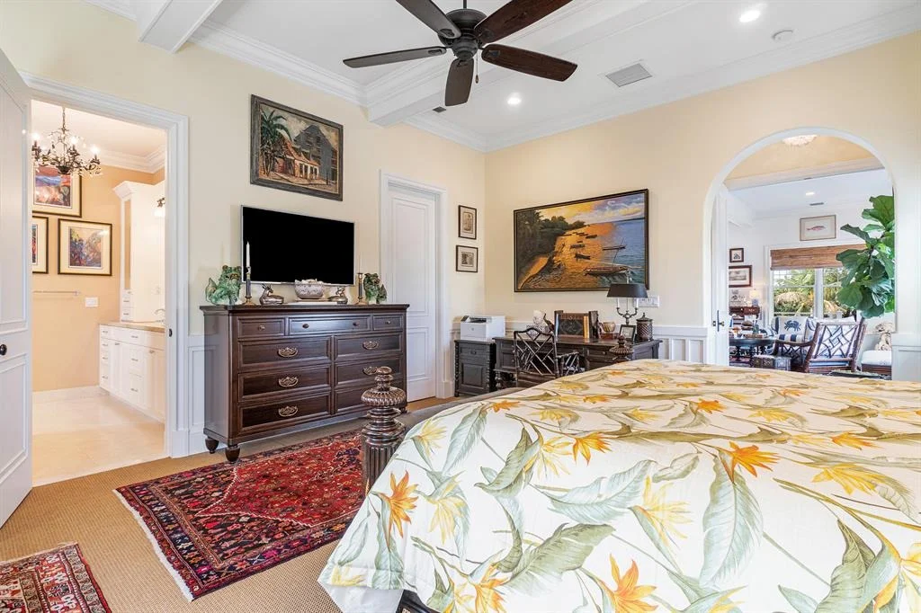 Photo of 550 Saturn Lane