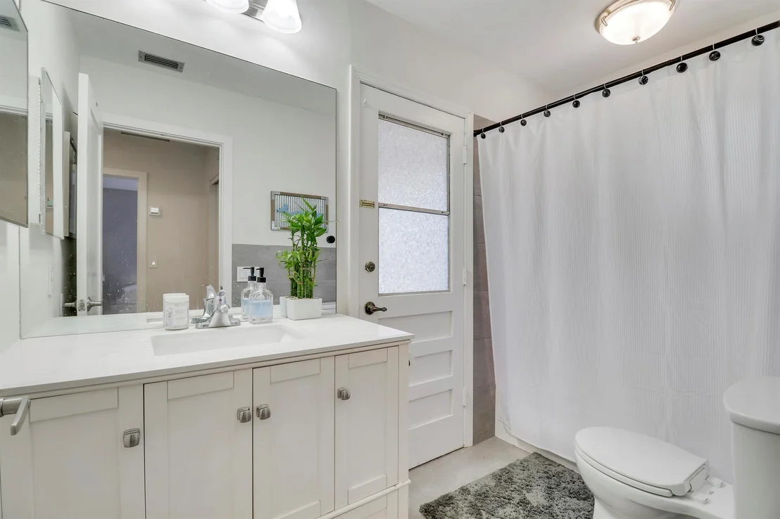 Photo of 612 Oak Ter Terrace