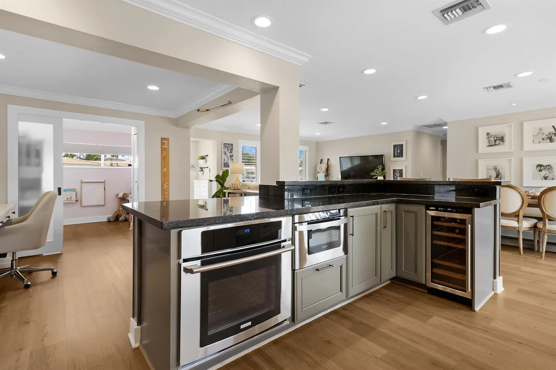 Photo of 811 SE 4th Avenue