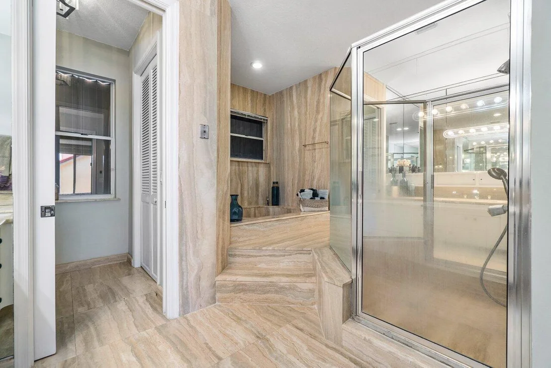 Photo of 648 Riviera Drive